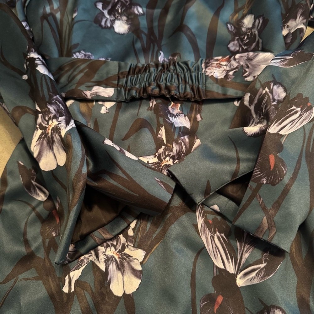 Emerald Iris Print Satin Blazer - Picture 8 of 12